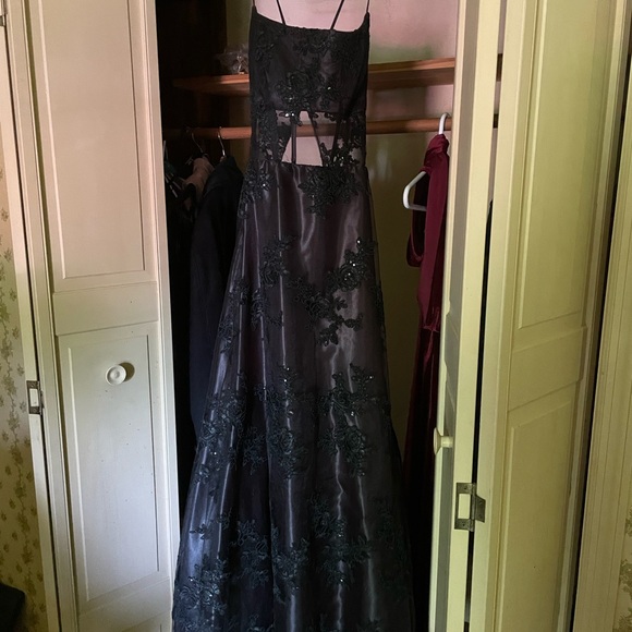 Elegant Black Lace Prom Dress - Picture 1 of 1